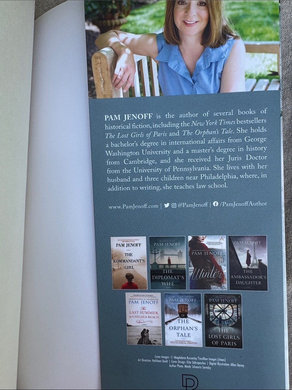 The woman with the blue star - Pam Jenoff -  softcover Book - Picture 11 of 12